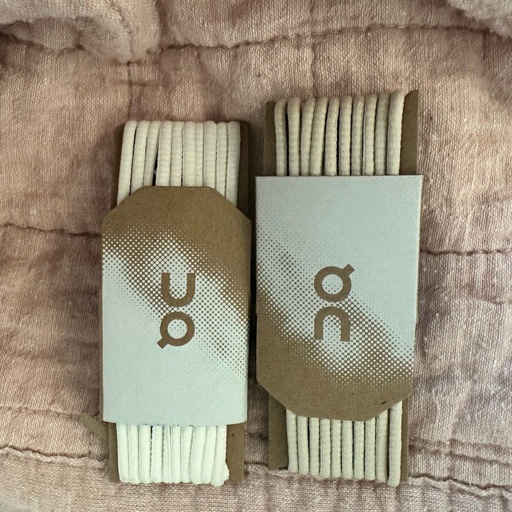 ON Running Shoes Bundle of NEW 🤍 White (2) and Tan👢Shoelaces